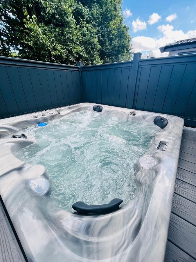 Fir Tree Lodge With Hot Tub Γιορκ Εξωτερικό φωτογραφία